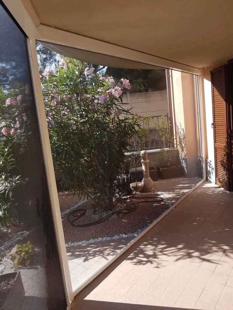 Zanzariera ZIP con rete a prova di gatto VAIS Home Milano