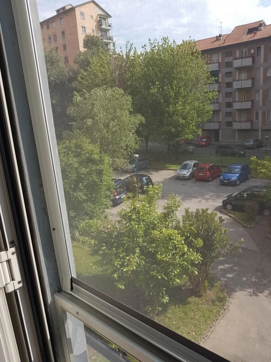 Zanzariera verticale con rete in fibra di vetro VAIS Home Milano